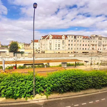Duplex De Charme Avec Bureau - Face Gare Rer A Maisons-Laffitte